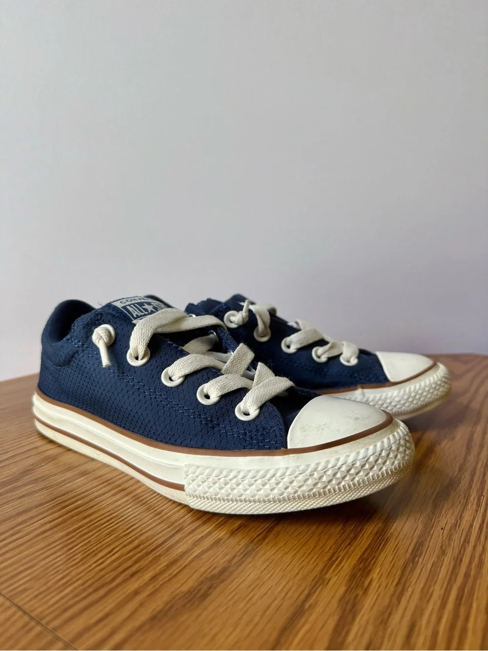 Kids Size 1 Converse Navy Blue & Brown/Gum Low Top Sneakers - 663593F